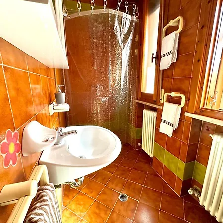 Apartment Riccione-trilocale Al Mare Indipendente & Luminoso-2 Matrimoniali-2 Grandi Balconi-parcheggio Privato-tutto A Piedi Riccione